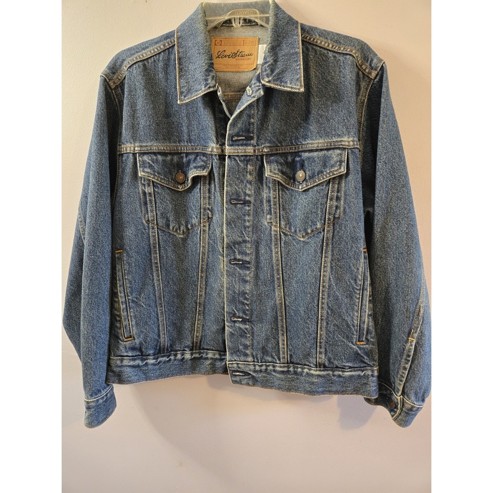 Levi Strauss Signature Blue Jeans Jacket Size Large, Trucker Cut, Classic Style